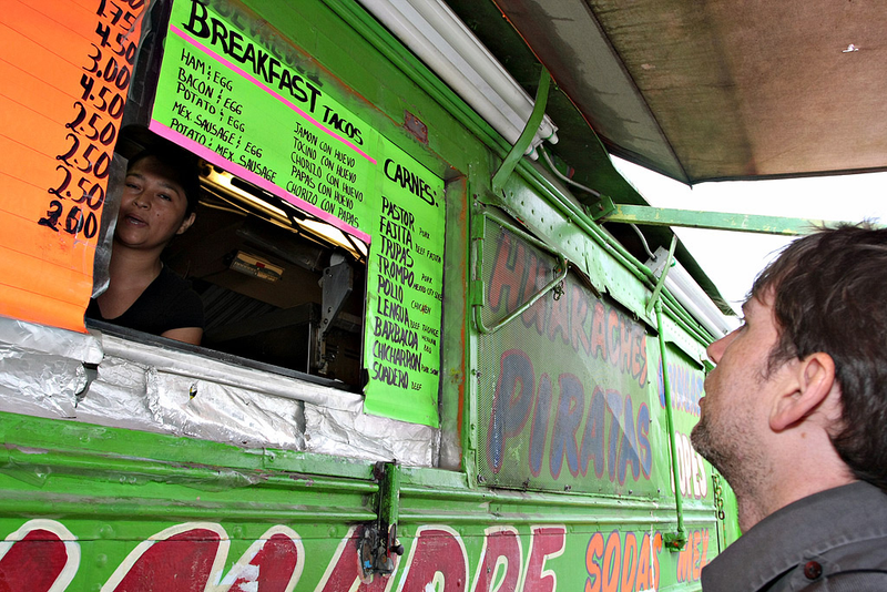 Illustration for article titled How To Order From A Taco Truck